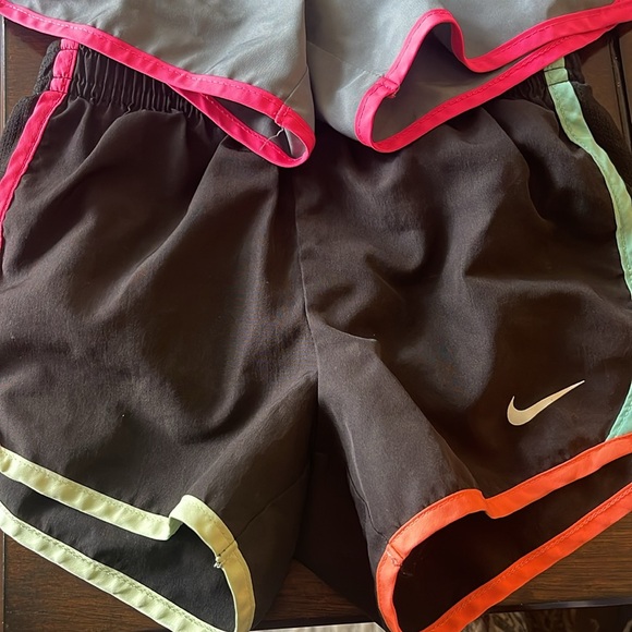 2 Nike shorts size 4-5t - Picture 3 of 3